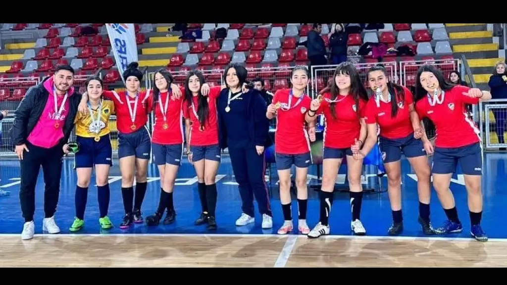 Colegio Don Orione las Campeonas de Futsal, La Tribuna