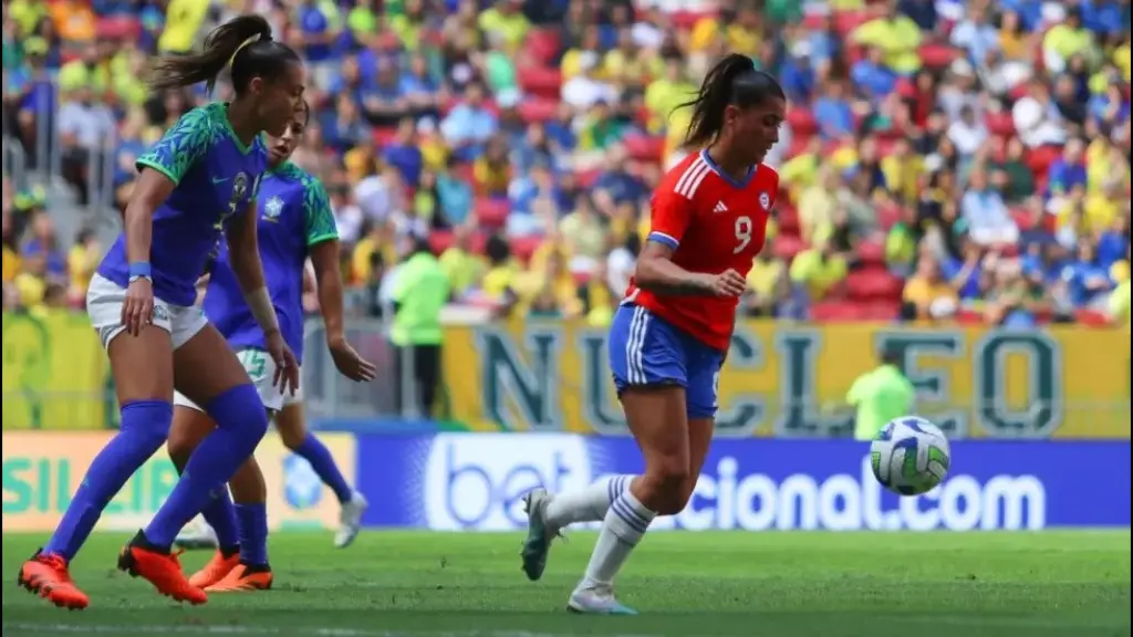 Mal comienzo de La Roja femenina en la era de Luis Mena, Cedida