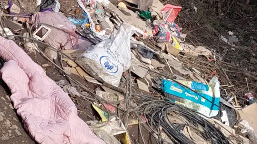 Basura a orilla del camino: vecinos de Poco a Poco exigen limpieza en el sector