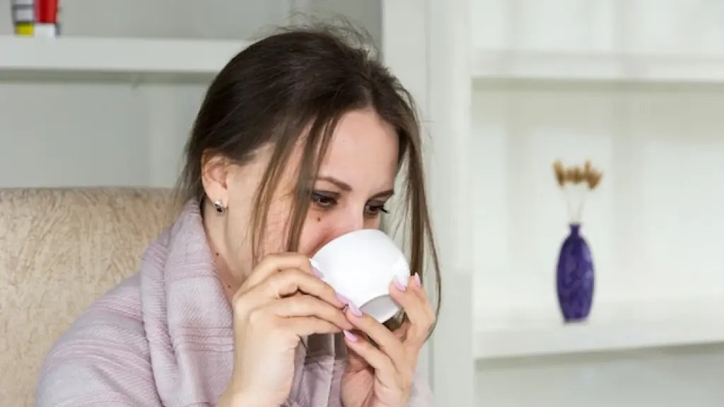 Mujer bebiendo té, Unsplash