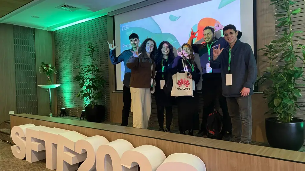 Grupo de universitarios chilenos, Cedida.