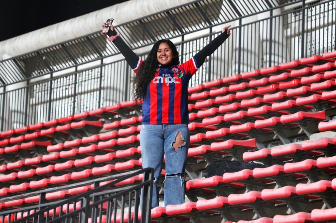 Una solitaria hincha Azulgrana fue testigo de la amarga derrota / Cedida