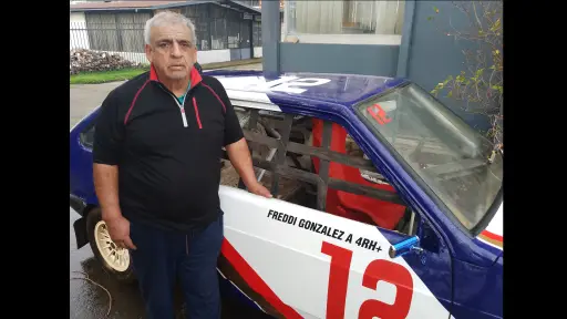Fredy González a sus 68 años sigue vigente en el automovilismo local