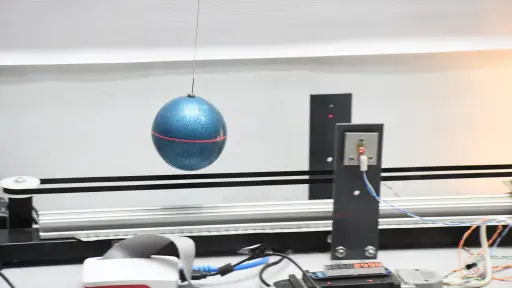 Instalan péndulo en Liceo de Tucapel: Instrumento es el primero en la provincia y servirá para estudiar la gravedad