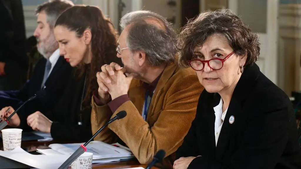 Ministra de Salud en reunión con la Comisión de Salud del Senado., Fotografía de archivo.