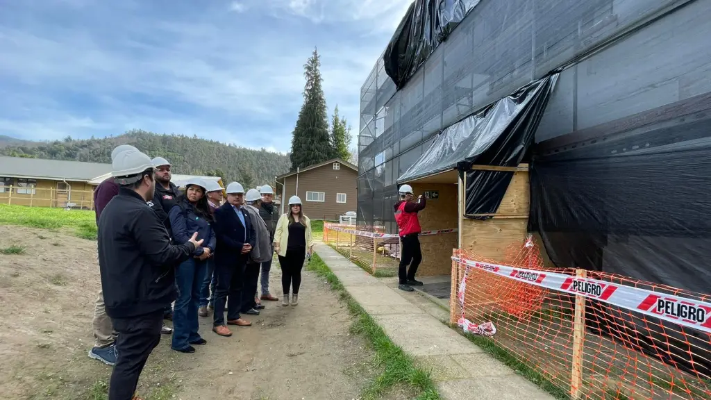Los trabajos en la infraestructura se centran en potenciar el acondicionamiento térmico de la envolvente, recambiar luminarias por tecnología LED, incorporar Sensores de CO2 y adicionalmente se realizarán trabajos en el área de conservación en todo el recinto.