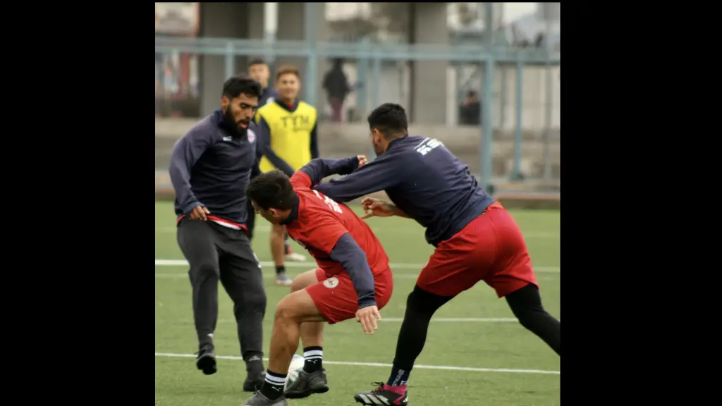 La presión para recuperar rápidamente el balón será la tónica de Iberia para este sábado., La Tribuna