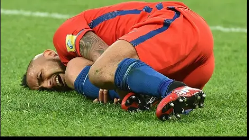 La peor noticia: Lapidario diagnóstico médico, da cuenta que Arturo Vidal sufre rotura de meniscos