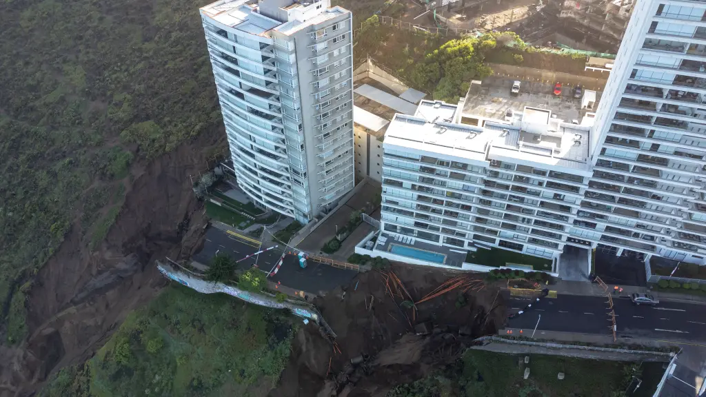 Nuevo socavón obligó a evacuar al menos 200 personas en edificio Miramar Reñaca, ATON