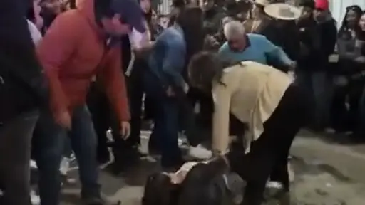VIDEO: Viralizan violenta pelea al interior de una ramada en Los Ángeles