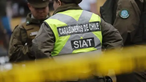 Encuentran a hombre muerto al interior de vehículo en Las Condes: Habría tenido un paro cardíaco