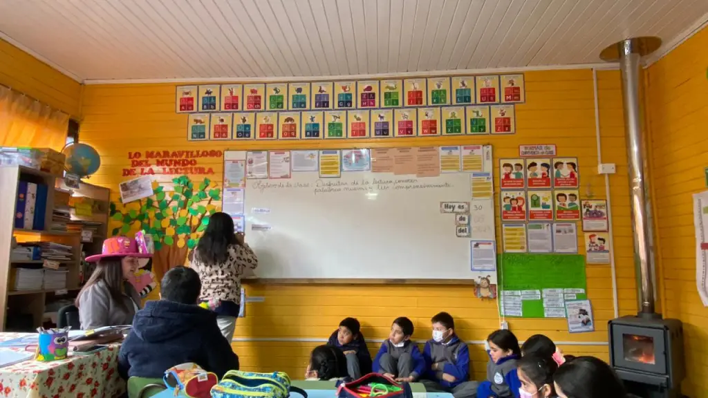 Con mentorías, material de apoyo y guías de trabajo se potencia la lectura en los niños y niñas de la escuela El Castillo., Cedida