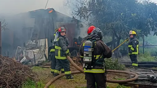Incendio destruyó una bodega y taller de vivienda en Mulchén