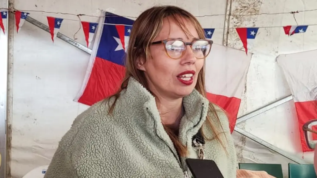 Jéssica Fernández Bahamondes, socia de la fonda  / La Tribuna