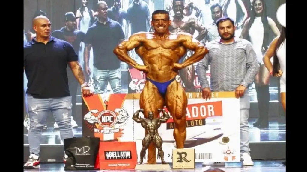 Rodrigo Jorquera a sus 48 años y con 97 kilos, sigue sorprendiendo., La Tribuna