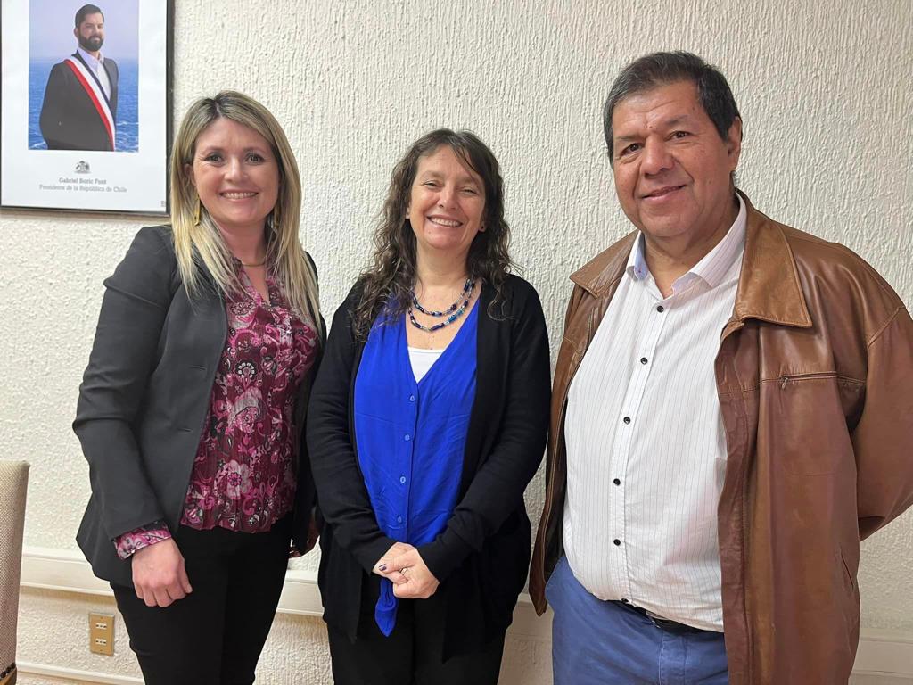 Pilar Navarrete, Alejandra Arratia y Jaime Veloso / Municipalidad de Tucapel