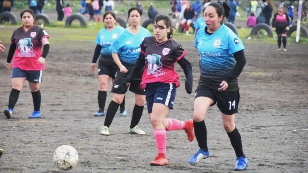 Este fin de semana comienza el campeonato de clausura de la liga femenina de fútbol., La Tribuna
