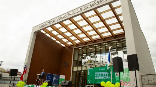 Tras varios años de espera, inauguran Centro Cultural y Biblioteca Municipal en Cabrero