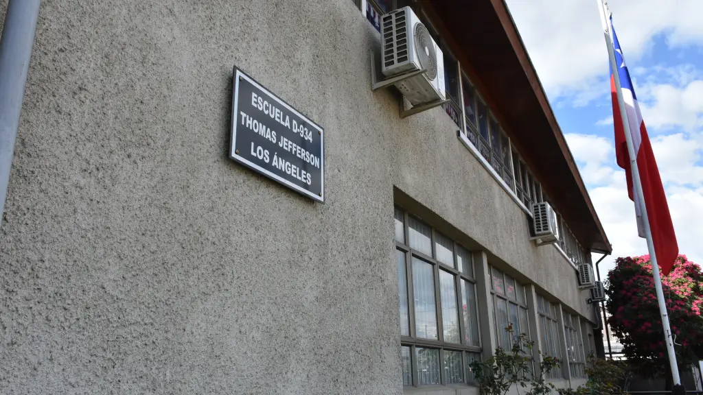 Escuela Thomas Jefferson, La Tribuna