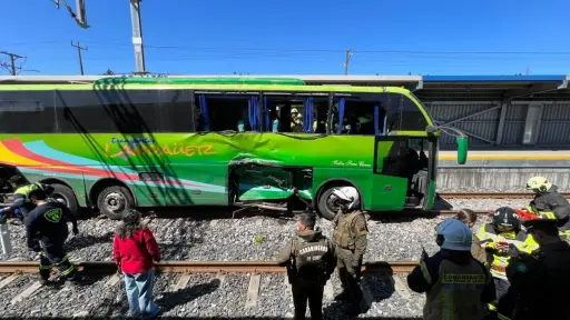 Bus choca con Biotren en San Pedro de la Paz: hay al menos cinco lesionados