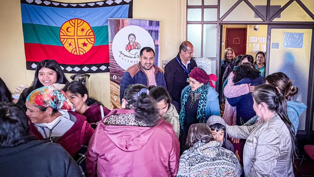 Mujeres tejedoras se reúnen en Nacimiento | Municipalidad de Nacimiento