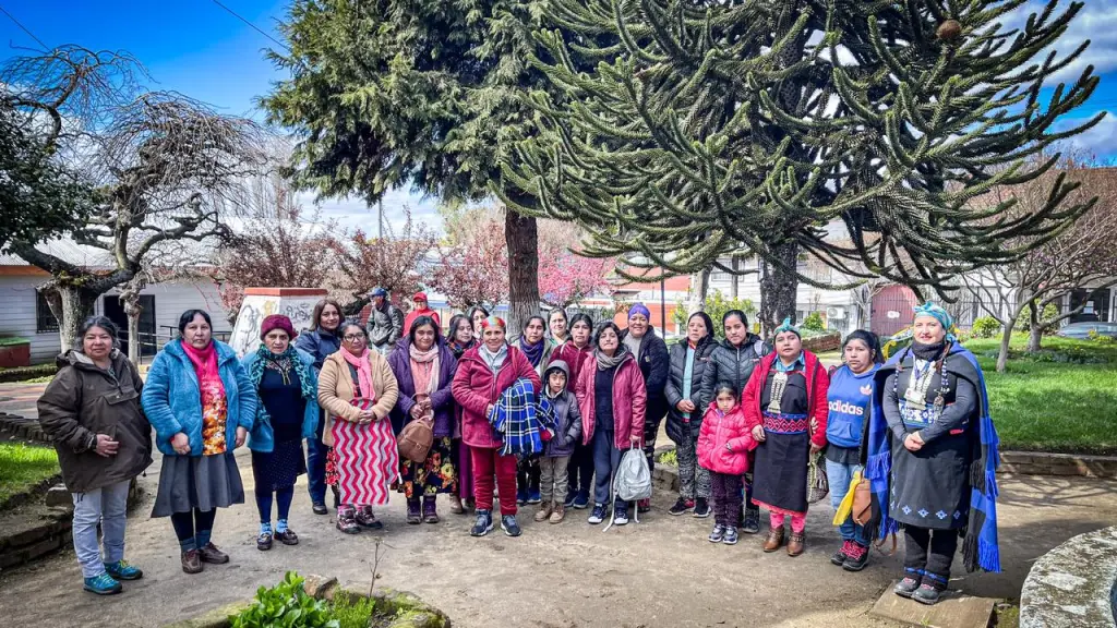 Mujeres tejedoras se reúnen en Nacimiento | Municipalidad de Nacimiento