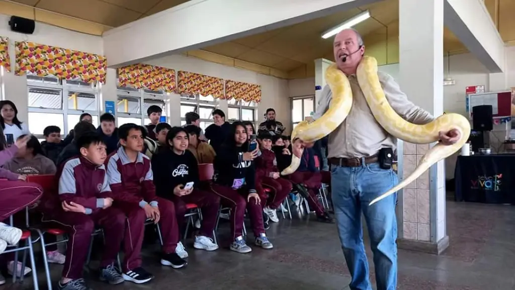 Alfredo Ugarte en charla educativa 1 | Municipalidad de Nacimiento