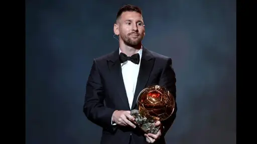 Messi culmina un edificio de oro con su nuevo balón como el mejor del planeta fútbol