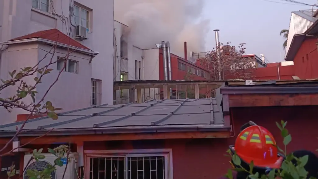 Bomberos logró combatir el fuego en Hospital pediátrico de Santiago, Redes sociales