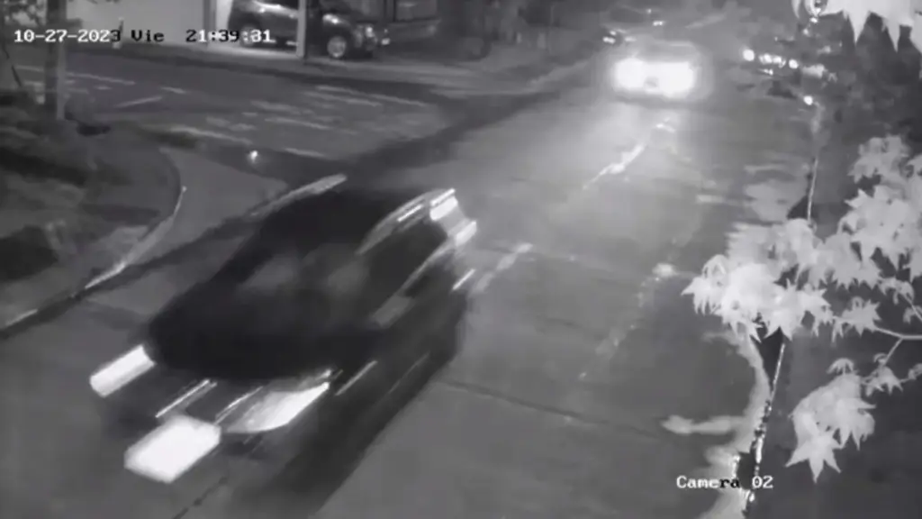 Atrás, el vehículo robado en la encerrona., Captura de video