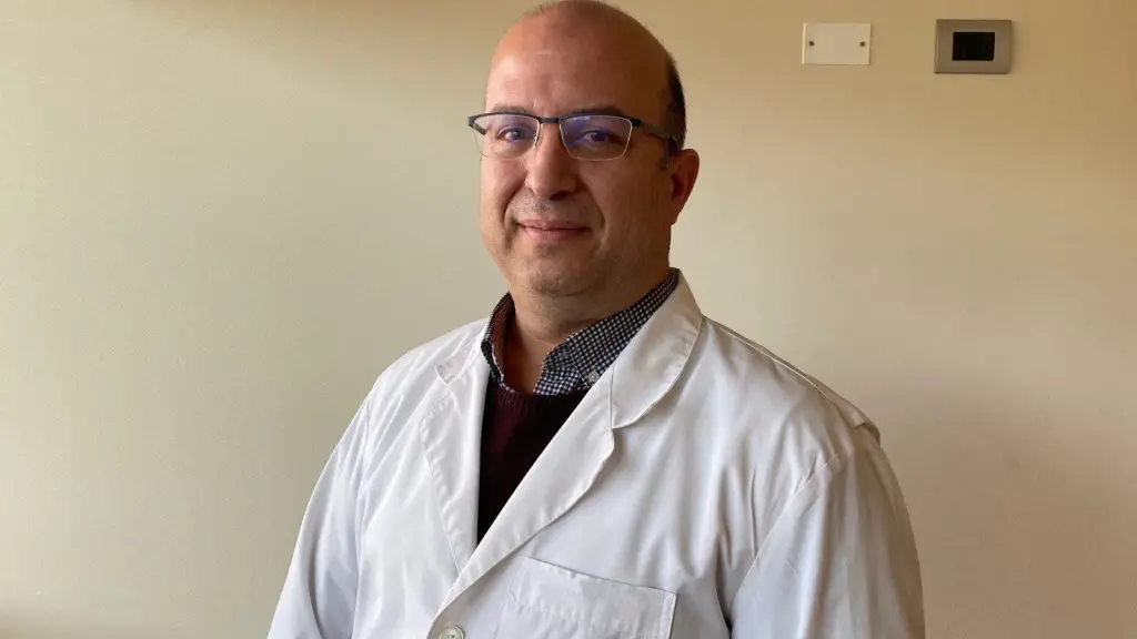 Dr. Alfonso Guzmán, coordinador de la Unidad de Infectología de Clínica Las Condes, CLC