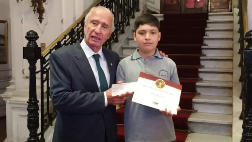 Alumno de Quilleco ganador del “Concurso Histórico Estudiantil Bernardo O’Higgins 2023” recibe su distinción en Santiago