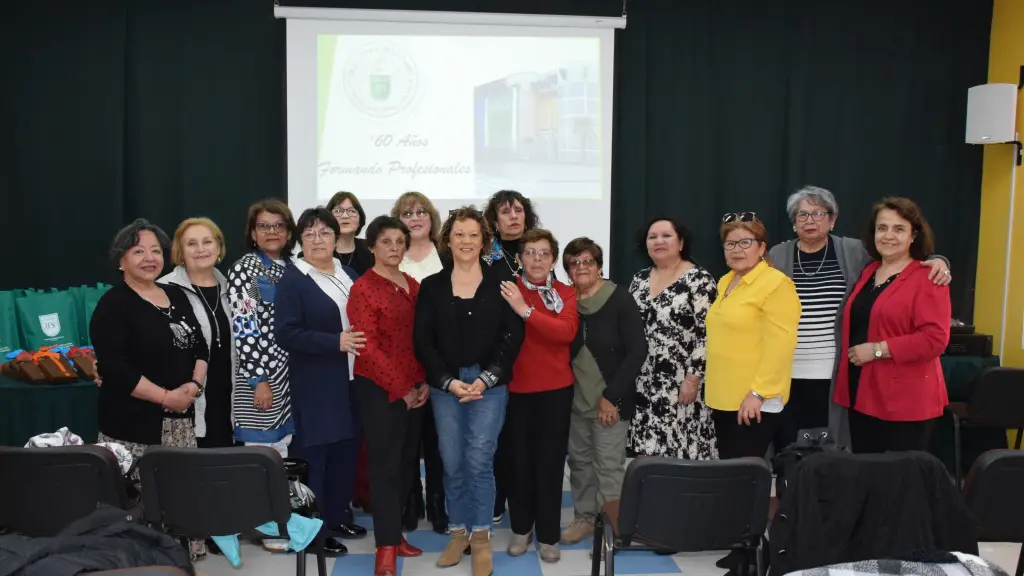 Reencuentro de egresadas de ex Escuela Técnica Femenina de Los Ángeles, Diario La Tribuna