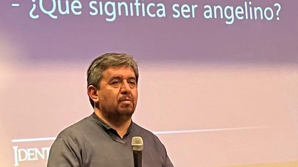 El periodista realiza charlas gratuitas de historia local, Diario La Tribuna