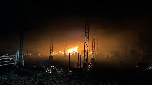 Destruyen galpón y maquinaria agrícola en nuevo ataque incendiario entre Lumaco y Los Sauces