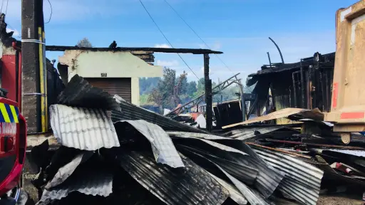 Siete locales comerciales y tres viviendas destruidas tras incendio en casco histórico de Mulchén