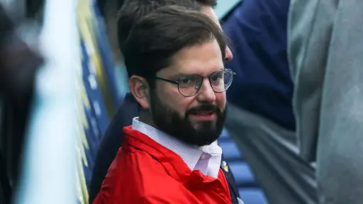 Presidente Boric ante críticas por viajar en jet privado a la Antártica: Voy a proponer que nos vayamos en canoa