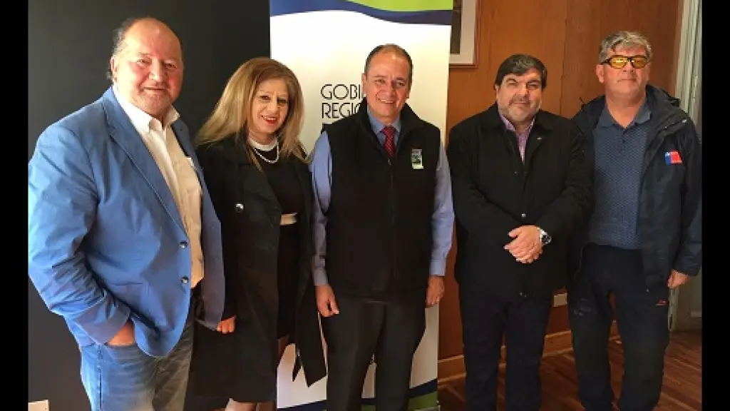 El gobernador Rodrigo Díaz junto a la delegación de ANFA regional y de la Corporación Deportiva San Pedro de la Paz que lo visitó el pasado miércoles, ANFA Regional