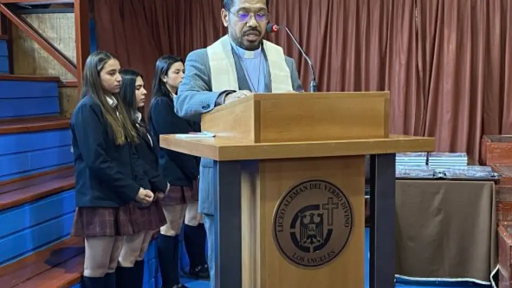 Padre Aloysius Tamonob, SVD. Representante Legal del Liceo Alemán del Verbo Divino de Los Ángeles. | LAVD