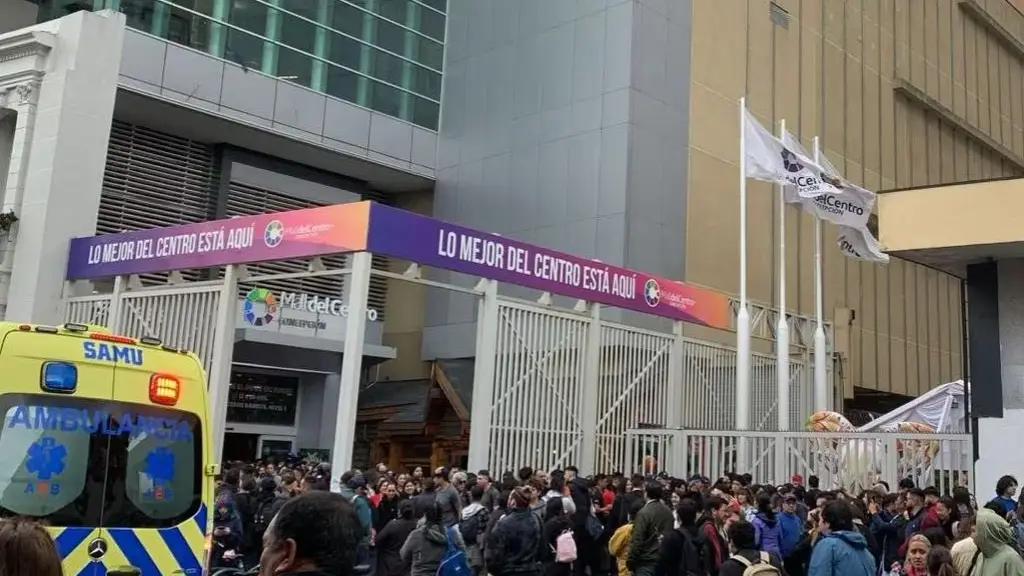 Evacúan tres centros comerciales en Concepción tras detonaciones de bombas de ruido, Redes sociales