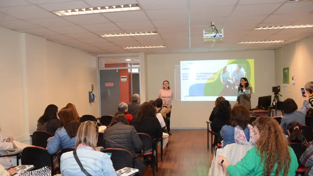 Dirigentes sociales de Biobío reciben formación en liderazgo y dirección social, Cedida