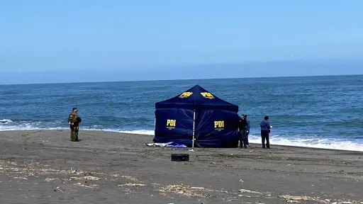 Hallan cadáver en playa de San Pedro de la Paz: cuerpo estaba desnudo y en estado de descomposición