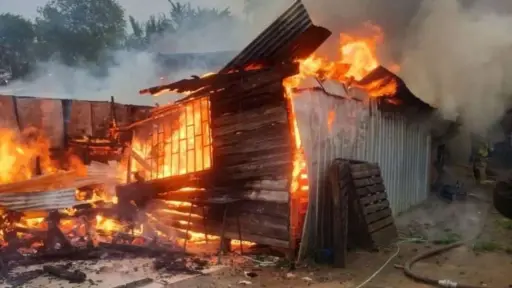  Reportan 14 víctimas fatales tras voraz incendio en toma de Coronel
