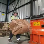 Punto de reciclaje de cartón Cabrero.