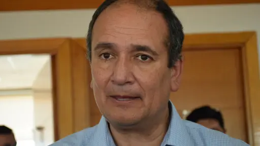 Gobernador Rodrigo Díaz pidió investigar disparos a avionetas que combatieron incendios en Tirúa 