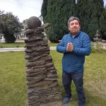 La escultura de Pedro Luna está en el acceso del cementerio general de Los Ángeles., Diario La Tribuna