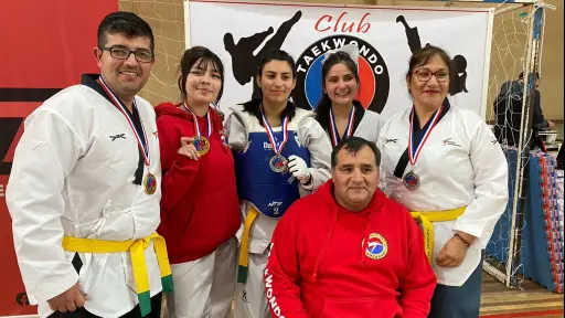 Club taekwondo angelino se vino cargado de medallas desde Angol