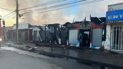Mesa de trabajo y búsqueda de financiamiento para reconstruir: los pasos a seguir tras gigantesco incendio en Mulchén