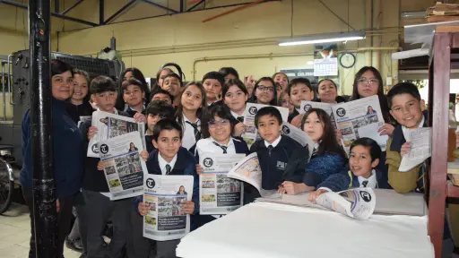 Estudiantes del Colegio Padre Hurtado visitan dependencias de diario La Tribuna y radio San Cristóbal