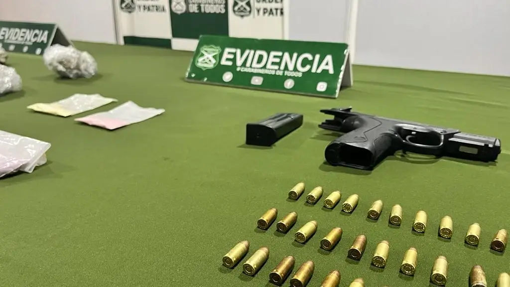 Armas y municiones incautadas en Ruta 5 Sur, Carabineros